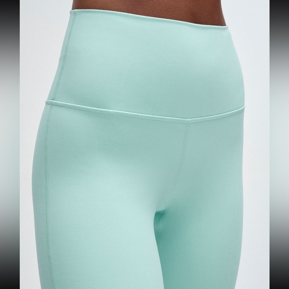 New with tags Lululemon Align high rise crop pant 23” Ideal Mint. Blue. Size 6 - Picture 2 of 13